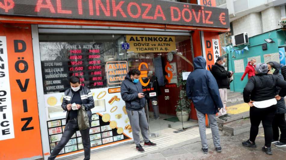 T&uuml;rkische Lira st&uuml;rzt nach Entlassung von Zentralbankchef ab