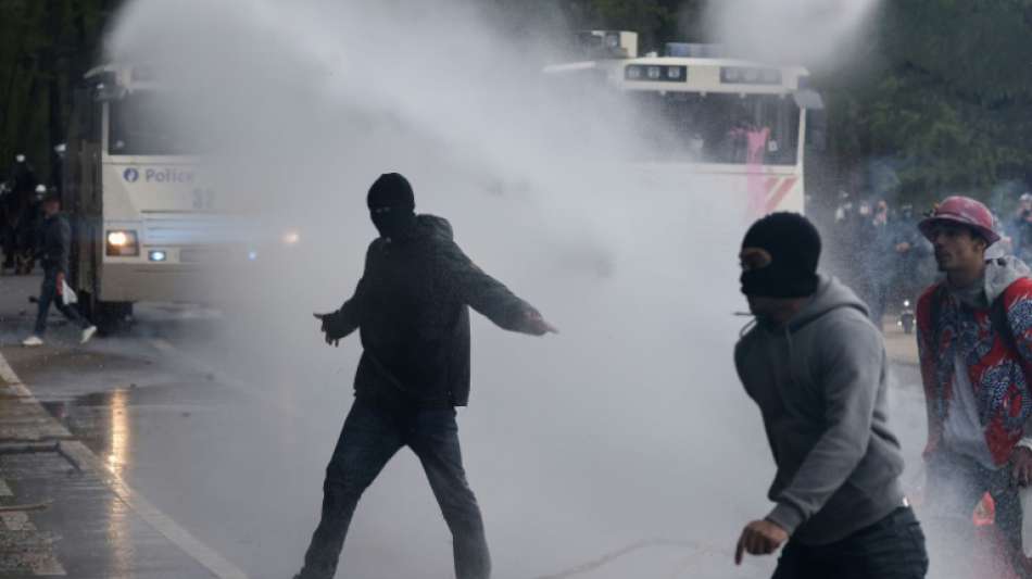 Belgische Polizei löst Corona-Protest von mehr als tausend Jugendlichen auf