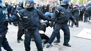 Ausschreitungen bei traditioneller 1. Mai-Demonstration in Berlin