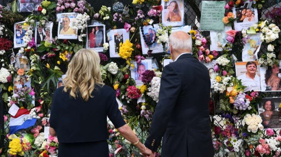 Biden trifft nach Hauseinsturz in Florida Angeh&ouml;rige und Rettungskr&auml;fte