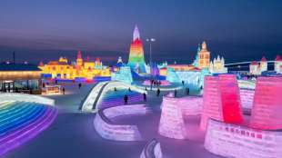 Eispaläste und Schneelabyrinthe erwarten Besucher bei chinesischem Eis-Festival 