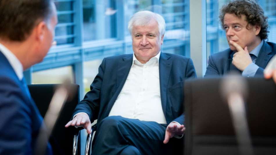 Seehofer sieht Rechtsextremismus als "größte Bedrohung" neben Islamismus