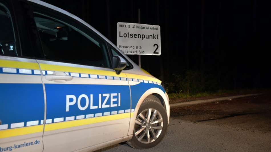 Spezialkräfte schießen auf bewaffneten Mann auf Brandenburger Rastplatz