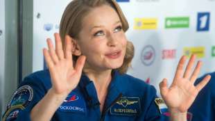 Russisches Filmteam schw&auml;rmt von Dreh an Bord der ISS