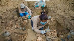 Arch&auml;ologen in Peru entdecken jahrhundertealtes Massengrab