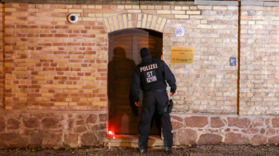 Steinmeier besucht mit Ministerpräsident Haseloff Tatort an Synagoge in Halle