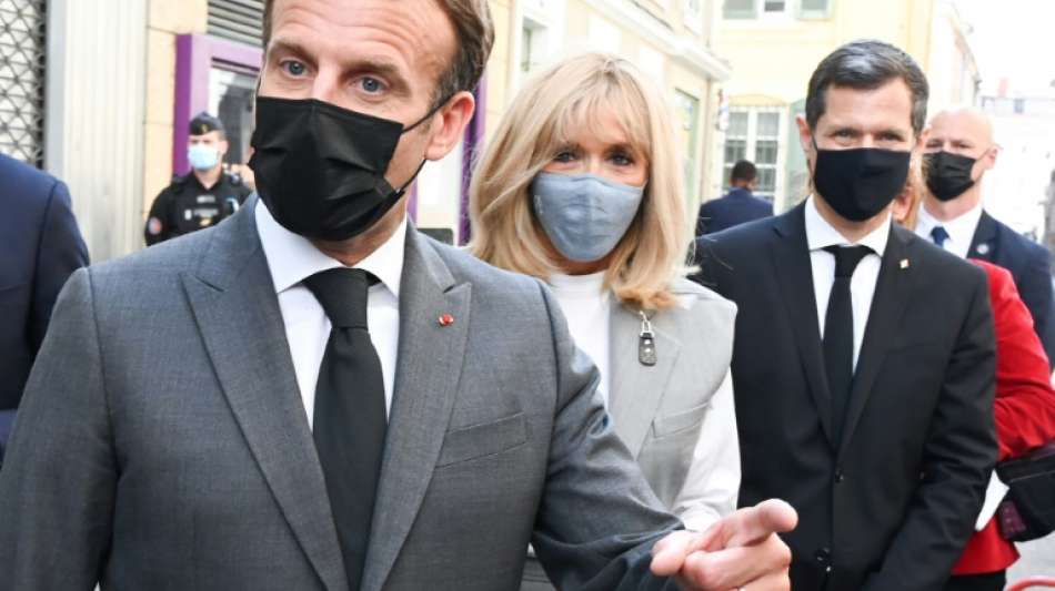 Mann ohrfeigt franz&ouml;sischen Pr&auml;sidenten Macron