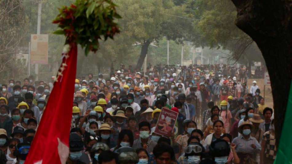 Menschen in Myanmar demonstrieren trotz brutaler Unterdr&uuml;ckung erneut gegen Junta