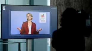 Ministerin Karliczek stellt sich im Bundestag Fragen der Abgeordneten