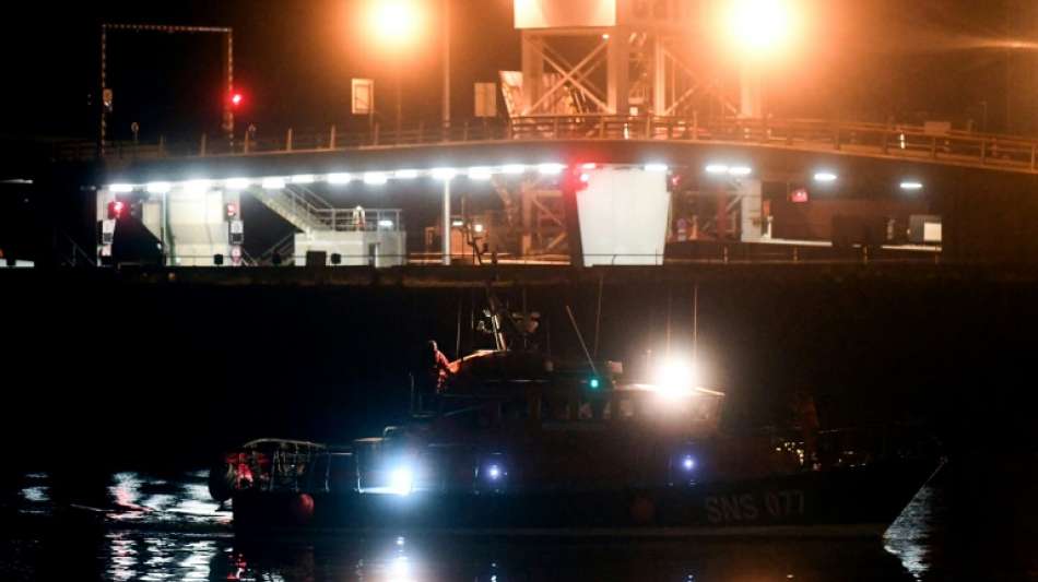 Fast 30 Tote bei Ungl&uuml;ck mit Fl&uuml;chtlingsboot im &Auml;rmelkanal 