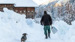 Ein Toter und mehrere Verletzte im Unwetter- und Schneechaos in Österreich