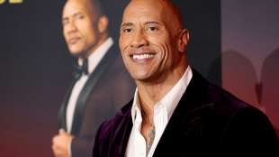 Dwayne Johnson will nach t&ouml;dlichem Baldwin-Schuss keine echten Waffen mehr am Set