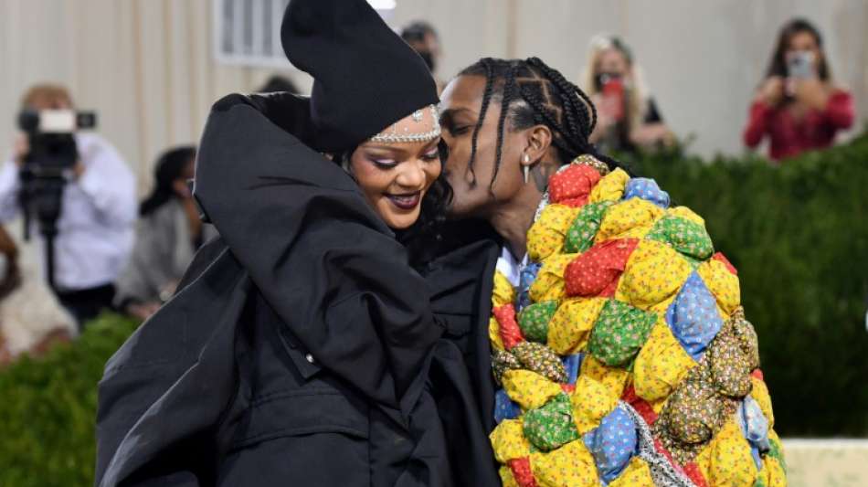 Wild kost&uuml;mierte Stars bei legend&auml;rer Met-Gala in New York