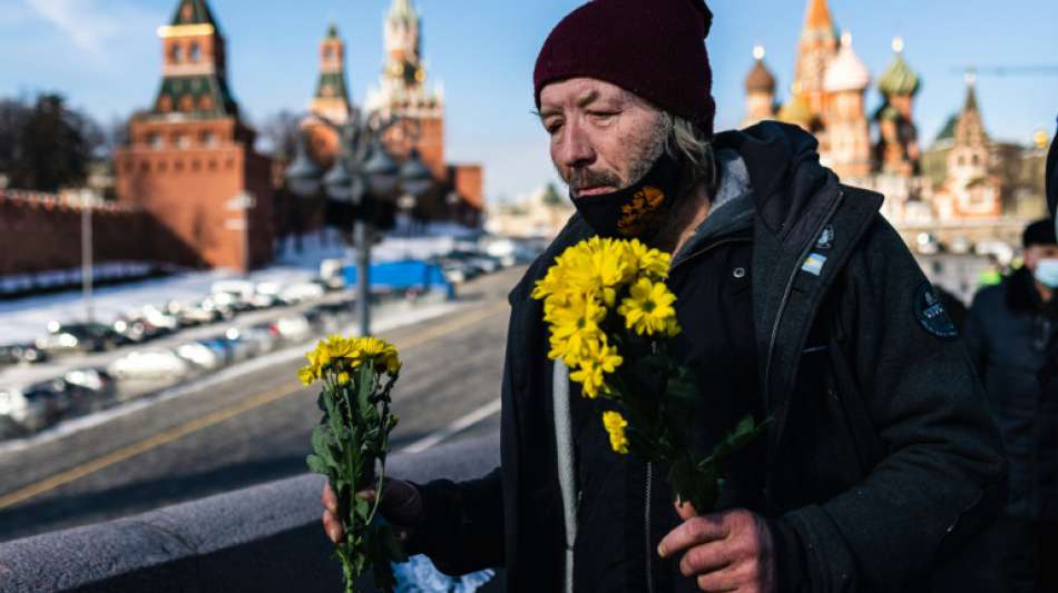 Tausende Russen gedenken des Anschlags auf Kreml-Kritiker Nemzow vor sechs Jahren