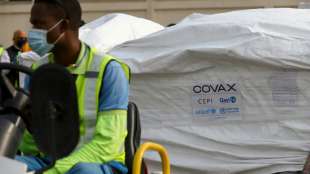 Ghanas Pr&auml;sident bekommt weltweit erste Covax-Impfung