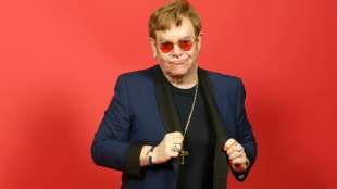 Elton John muss sich an der H&uuml;fte operieren lassen