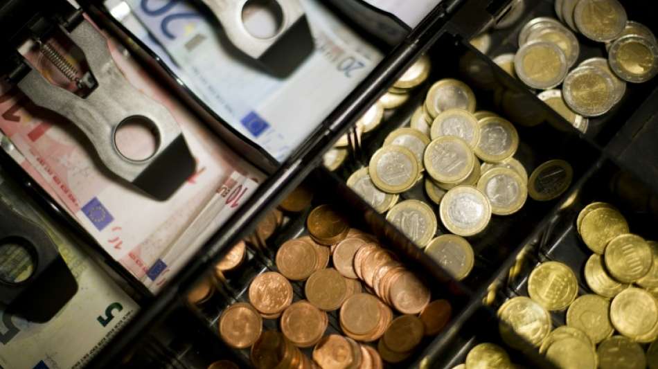 Lokführer stiehlt Koffer voller Münzgeld im Wert von 5000 Euro aus Zug