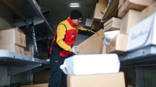 Paketdienstleister bef&ouml;rdern im Weihnachtsgesch&auml;ft Rekordmenge an Sendungen