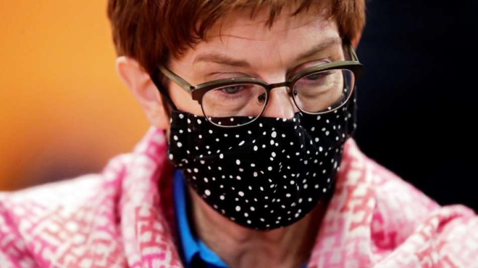 Kramp-Karrenbauer wirft SPD in Impfstreit Wahlkampf-Taktik vor