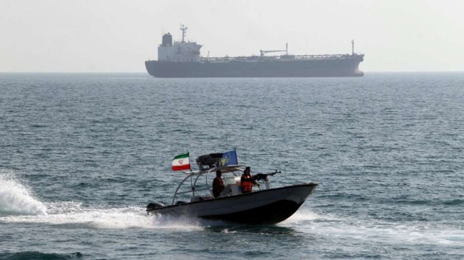 Einer der im Persischen Golf festgesetzten Öltanker kann Fahrt fortsetzen