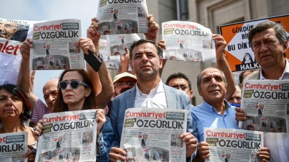 Türkei: Sieben "Cumhuriyet"-Journalisten unter Auflagen frei