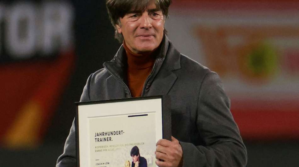 L&ouml;w in Wolfsburg emotional verabschiedet