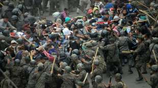 Sicherheitskräfte in Guatemala lösen Flüchtlingstreck Richtung USA auf