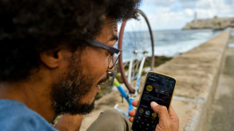 Regierung schickt ab Montag SMS mit Corona-Infos an Einreisende