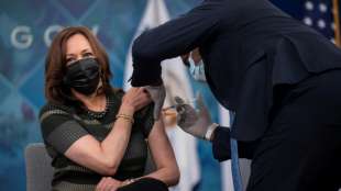 US-Vizepr&auml;sidentin Harris erh&auml;lt Auffrischungsimpfung gegen Corona