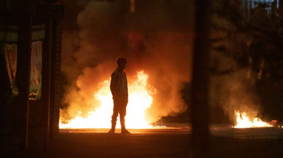 Erneut gewaltsame Ausschreitungen von Unionisten gegen die Polizei in Belfast