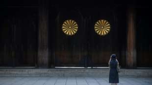 Japanische Minister besuchen umstrittenen Yasukuni-Schrein