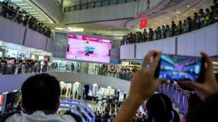 Polizei in Hongkong geht wegen China-kritischer Ges&auml;nge gegen Olympia-Fans vor