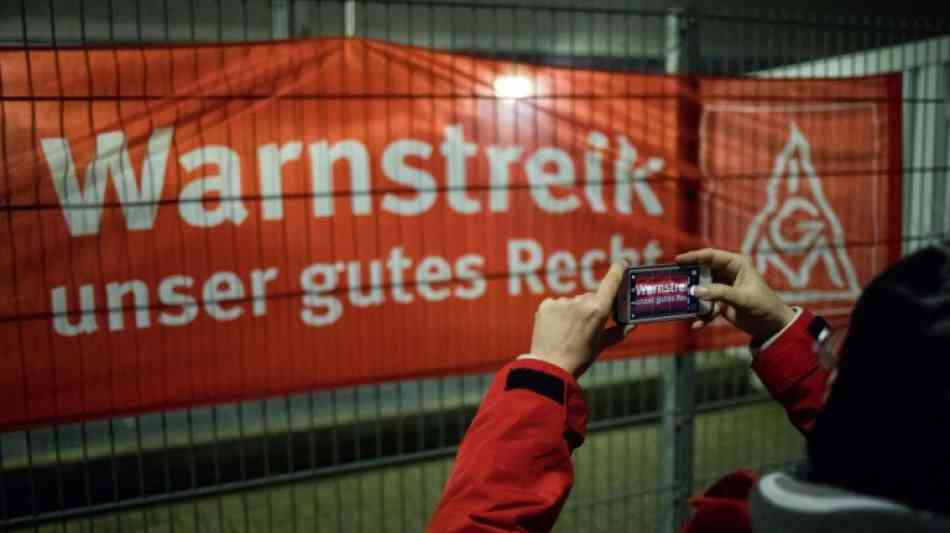 Deutschland: Erste 24-Stunden-Warnstreiks der IG Metall