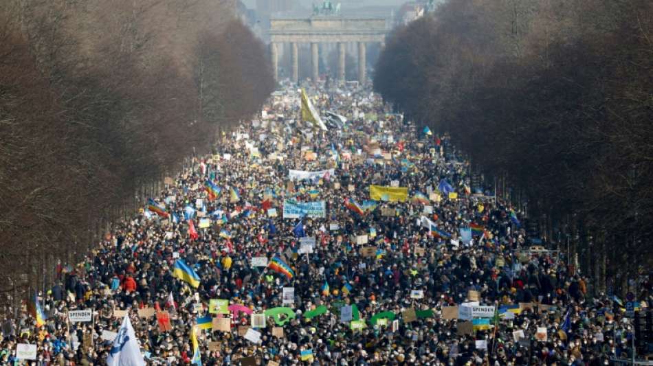 Mindestens 100.000 Menschen bei Friedensdemonstration in Berlin