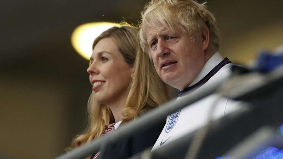 Premier Johnson verurteilt rassistische Beleidigungen gegen englische Fehlsch&uuml;tzen