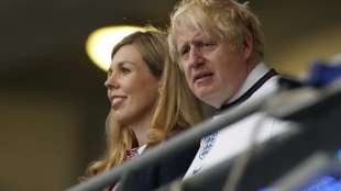 Premier Johnson verurteilt rassistische Beleidigungen gegen englische Fehlsch&uuml;tzen