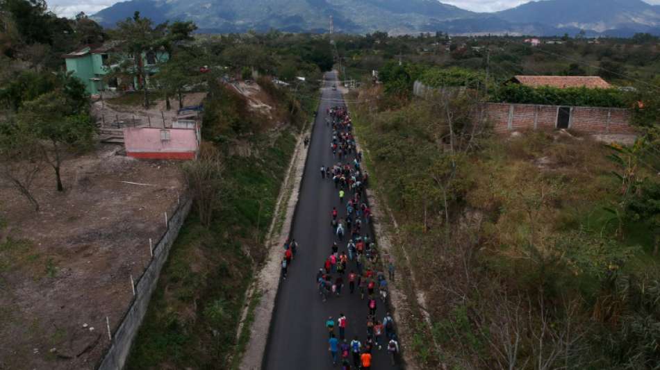 Tausend Flüchtlinge aus Honduras durchbrechen Grenze zu Guatemala