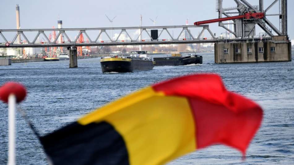 In Container eingeschlossene Drogenschmuggler in Belgien rufen in Panik Polizei