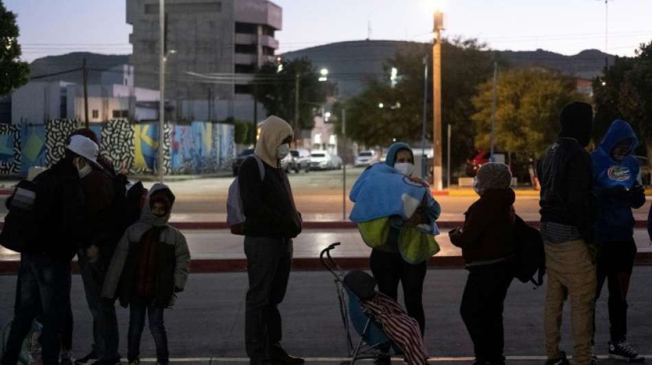 Erste Gruppe von Migranten &uuml;berquert nach Bidens Reformen Grenze von Mexiko zu USA
