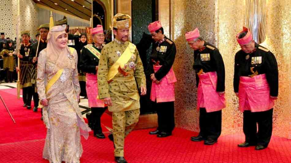Bruneis Sultan begeht 50-jähriges Thronjubiläum mit Pomp und Gloria 