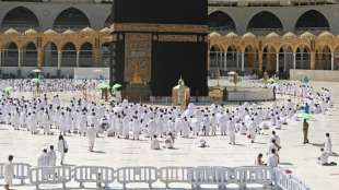 Gro&szlig;e Moschee in Mekka hebt Corona-Abstandsregeln auf