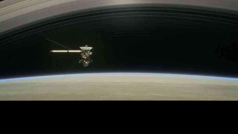 Weltall: Nasa-Sonde "Cassini" vergl