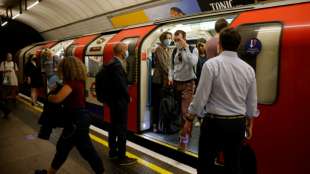 Angst vor Corona f&uuml;hrt zu mehr Unf&auml;llen in Londoner U-Bahn-Stationen