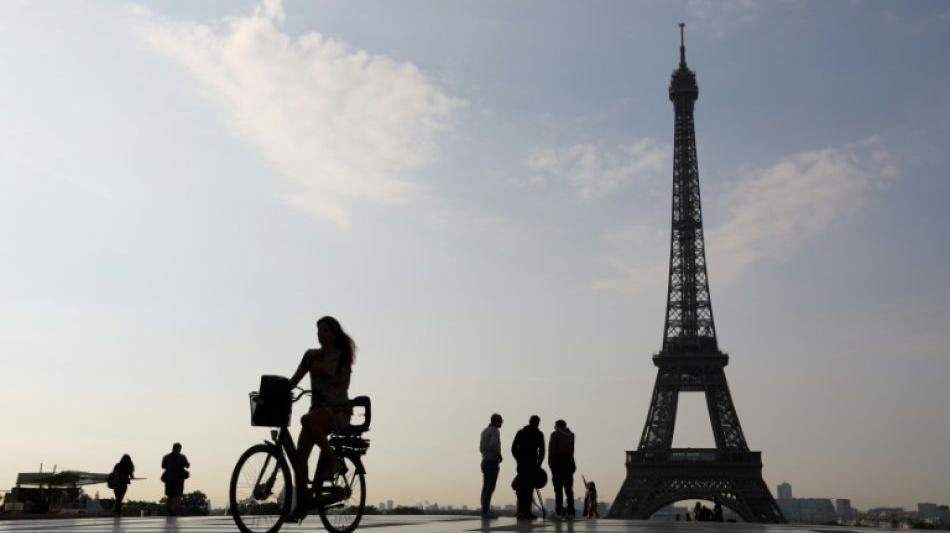 Sicherheitskräfte am Eiffelturm stoppen Terrorist