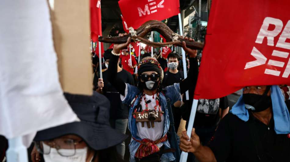 Hunderte Thail&auml;nder protestieren erneut gegen vom Milit&auml;r beherrschte Regierung
