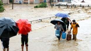 Über 60 Tote durch Monsunregen in Südasien