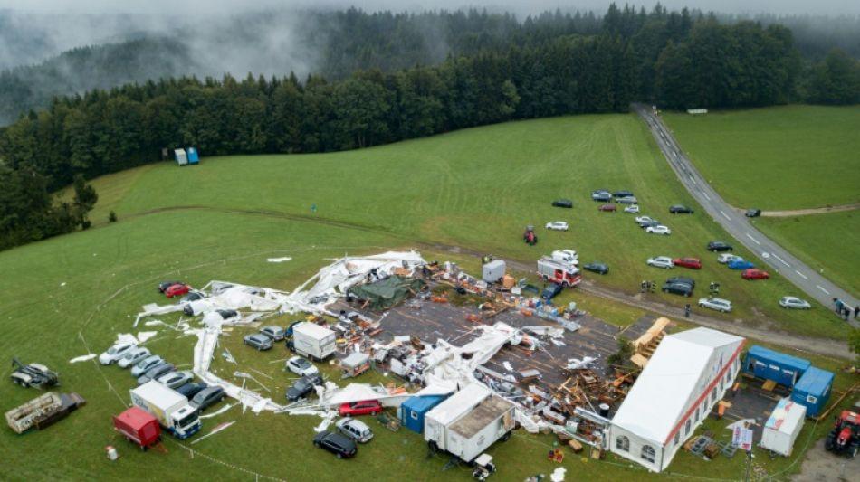 Sturm reißt Festzelt in Österreich nieder - 2 Tote und 120 Verletzte