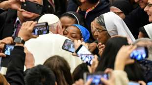 Papst warnt Nonne zum Scherz: "Nicht beißen!"