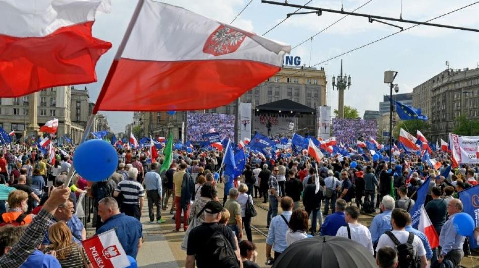 Polen: Zehntausende protestieren in Warschau gegen PiS-Regierung 