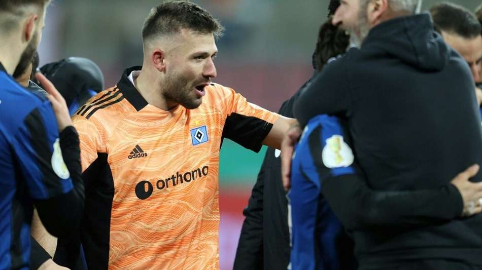 Noch ein Sieg bis Berlin: HSV ringt KSC in wildem Pokal-Fight nieder